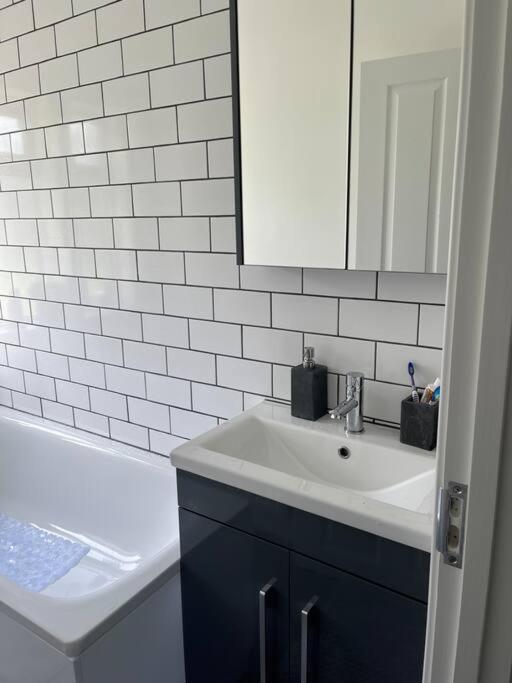 Castle Court Apartment Лондон Экстерьер фото